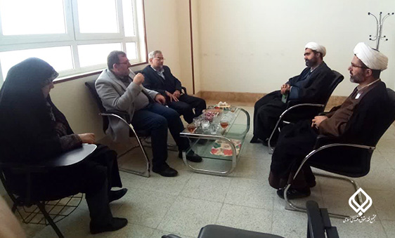 بازدید از کتابخانه مجتمع