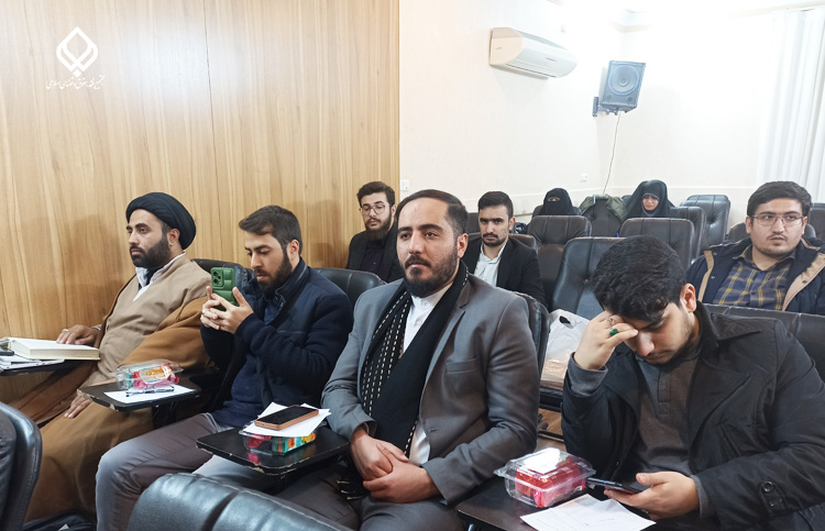 نشست نقد آرای قضایی با موضوع «وضعیت فقهی - حقوقی والدین حضانتی در کودک متولد از رحم جایگزین» برگزار شد 6 5
