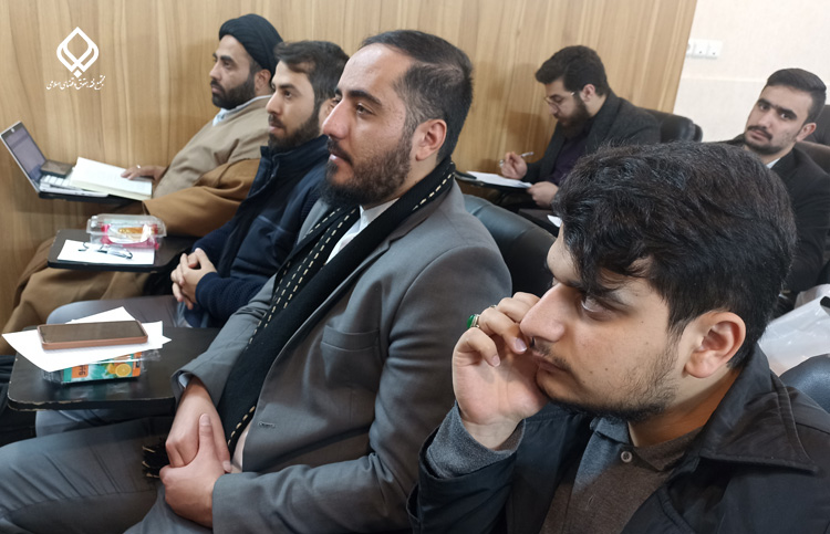 نشست نقد آرای قضایی با موضوع «وضعیت فقهی - حقوقی والدین حضانتی در کودک متولد از رحم جایگزین» برگزار شد 8 6