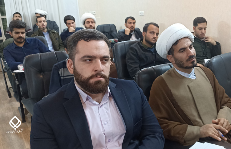 نشست نقد آرای قضایی با موضوع «وضعیت فقهی - حقوقی والدین حضانتی در کودک متولد از رحم جایگزین» برگزار شد 11 7